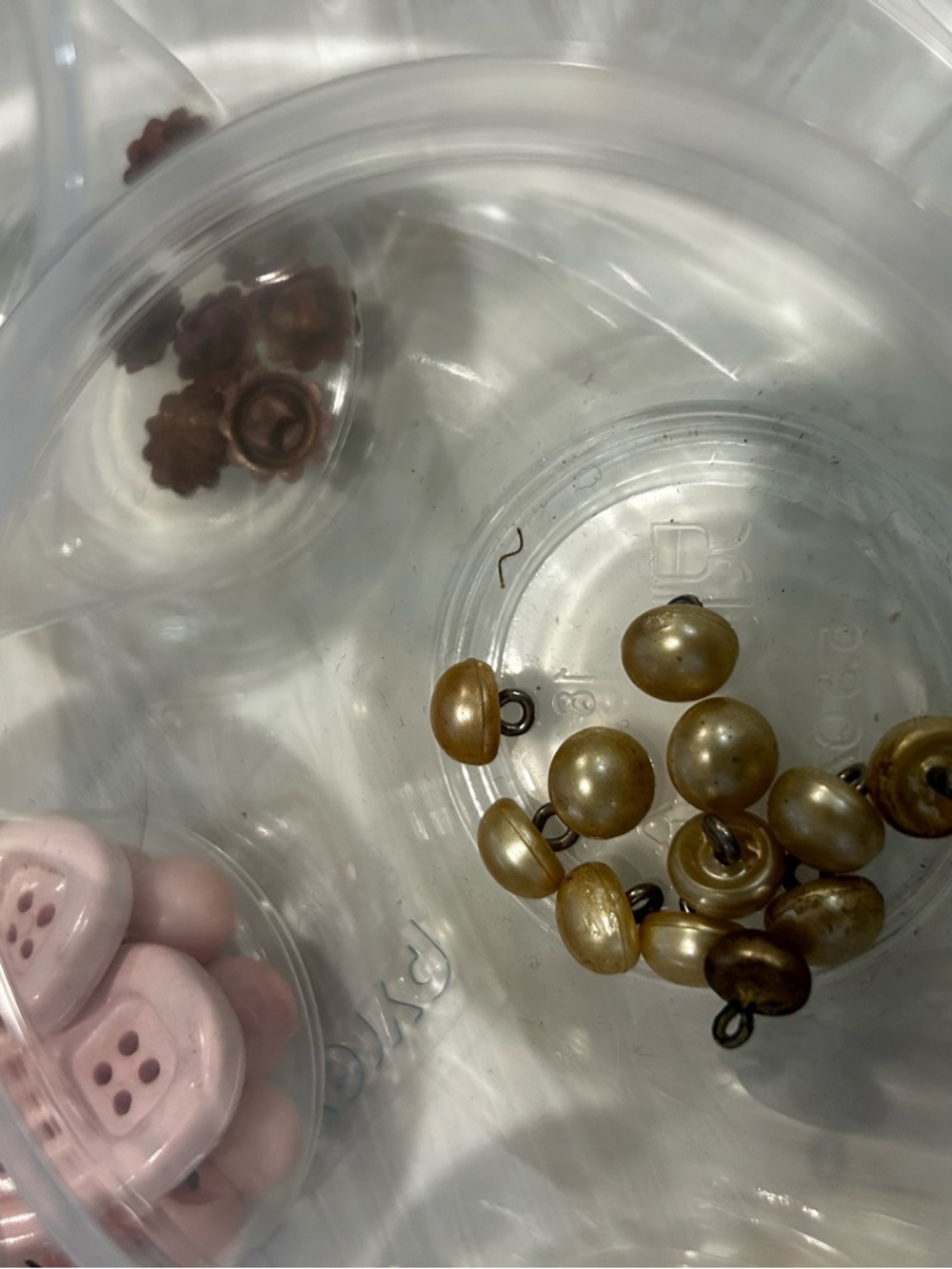 Lot of assorted VINTAGE various plastic BUTTONS! Sewers Artists & Collectors - Picture 3 of 8